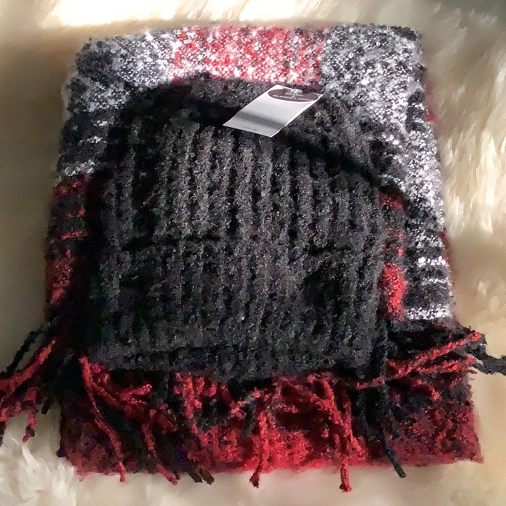 Steve Madden beanie and blanket wrap NWT
